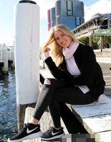 国外捡垃圾的女网红视频,国外捡垃圾女网红的环保生活启示录